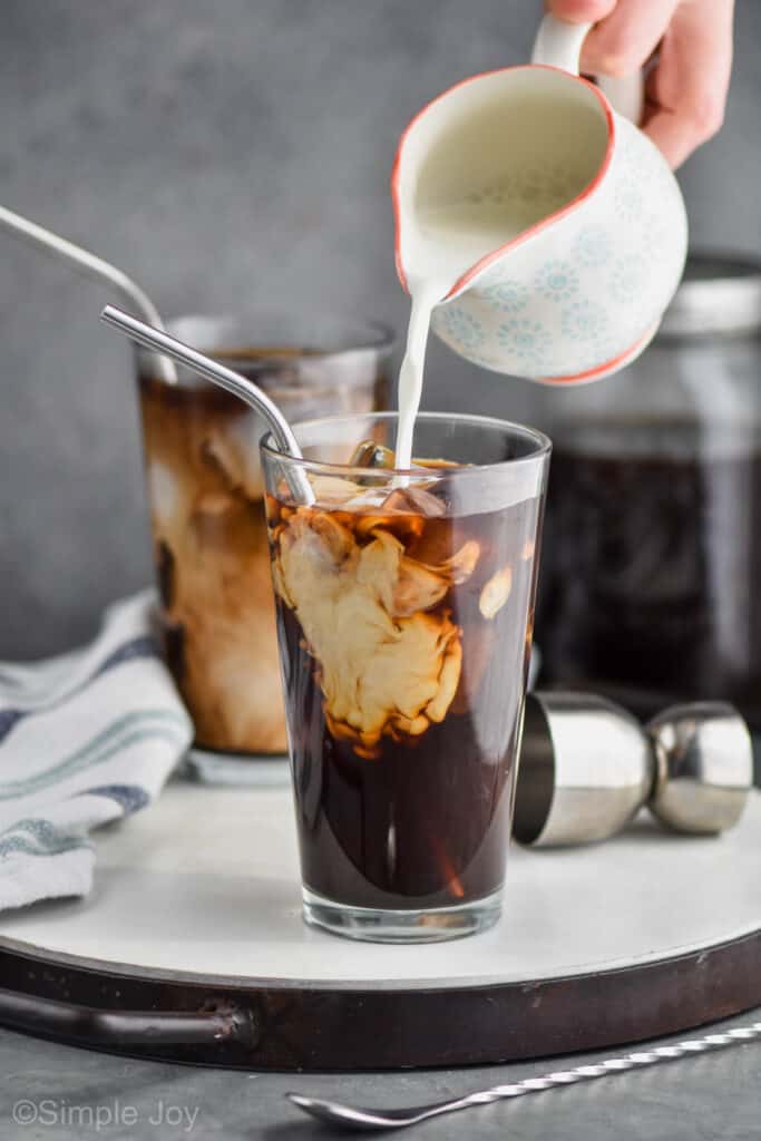 https://www.simplejoy.com/wp-content/uploads/2012/06/how_to_make_iced_coffee-683x1024.jpg