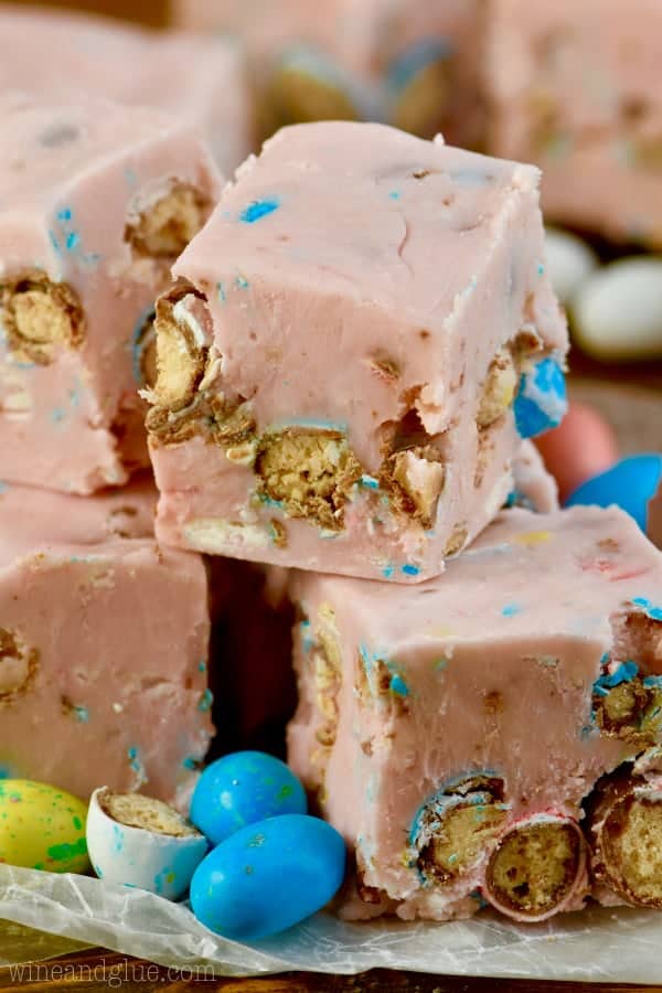 If you love whoppers you have to make this Easter Egg Fudge! So easy, so irresistible!