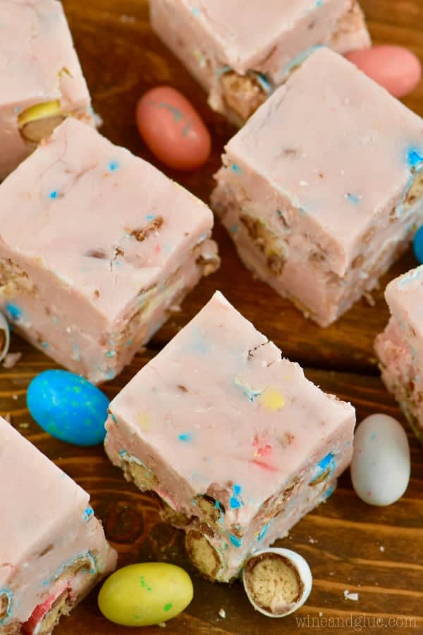 If you love whoppers you have to make this Easter Egg Fudge! So easy, so irresistible!
