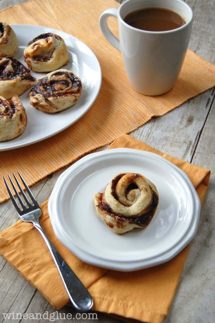 Pumpkin Nutella Rolls! The delicious flavors of pumpkin and Nutella swirled together in a delicious pinwheel. Super simple to make and incredibly delicious! via www.wineandglue.com