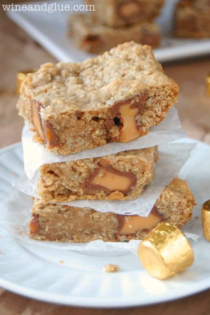 Oatmeal Rolo Bars! Soft, chewy, delicious, and easy to make! via www.wineandglue.com