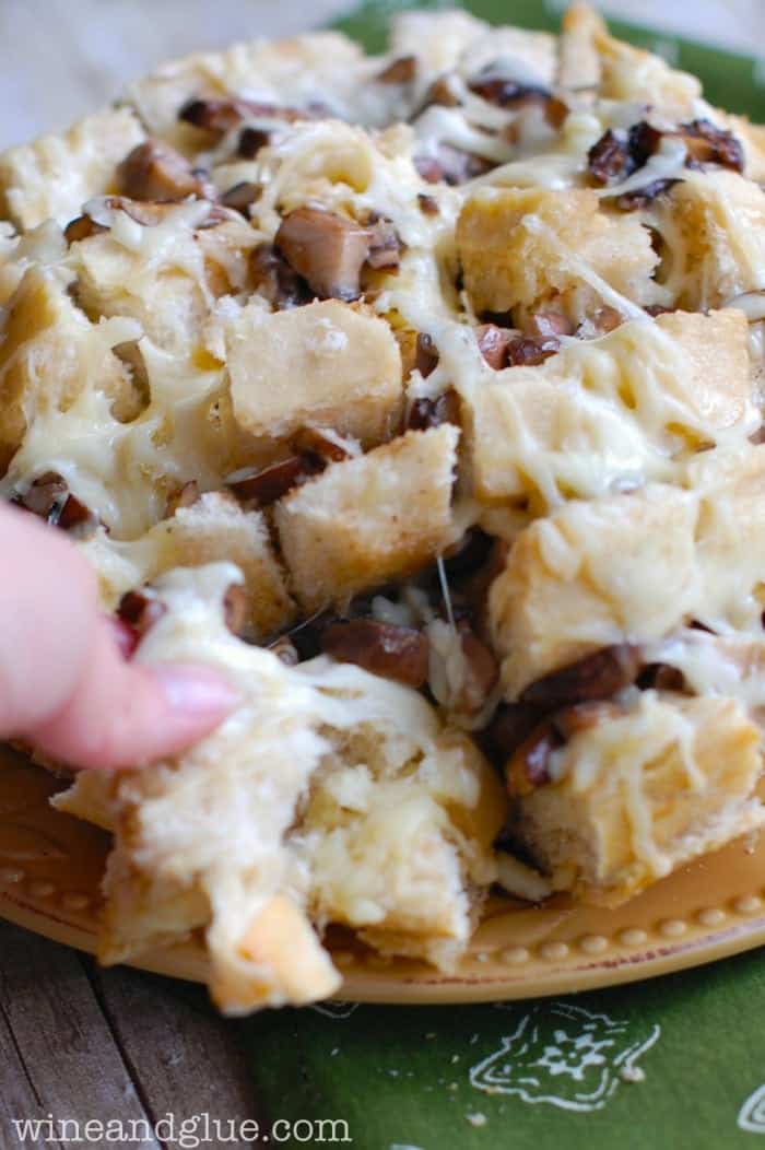 Mushroom & Swiss Pull Apart Bread | www.wineandglue.com | An amazingly easy and mouth watering appetizer!