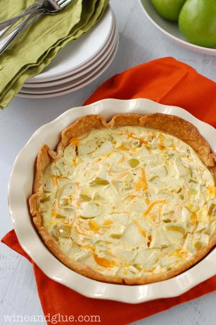 Apple Cheddar Quiche | www.wineandglue.com | Sweet and savory combine perfectly in this delicious breakfast!