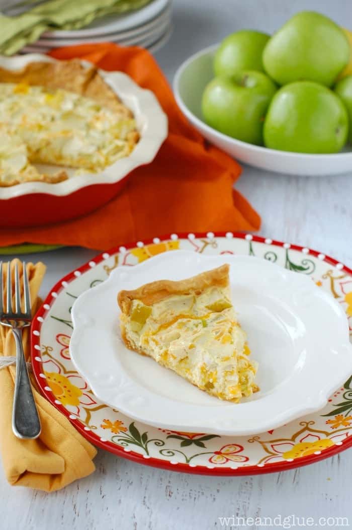 Apple Cheddar Quiche | www.wineandglue.com | Sweet and savory combine perfectly in this delicious breakfast!