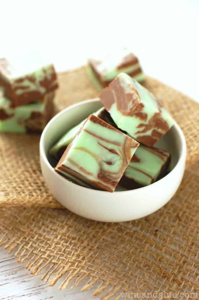 https://simplejoy.com/wp-content/uploads/2014/02/mint_chocolate_fudge_recipe5.jpg