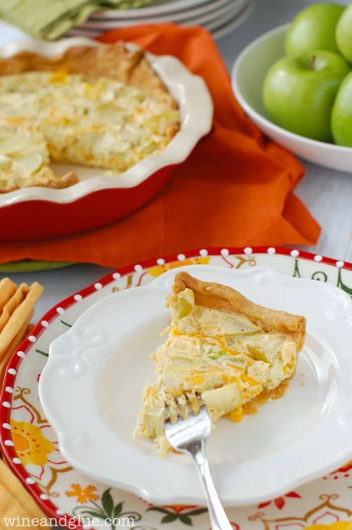 Apple Cheddar Quiche | www.wineandglue.com | Sweet and savory combine perfectly in this delicious breakfast!
