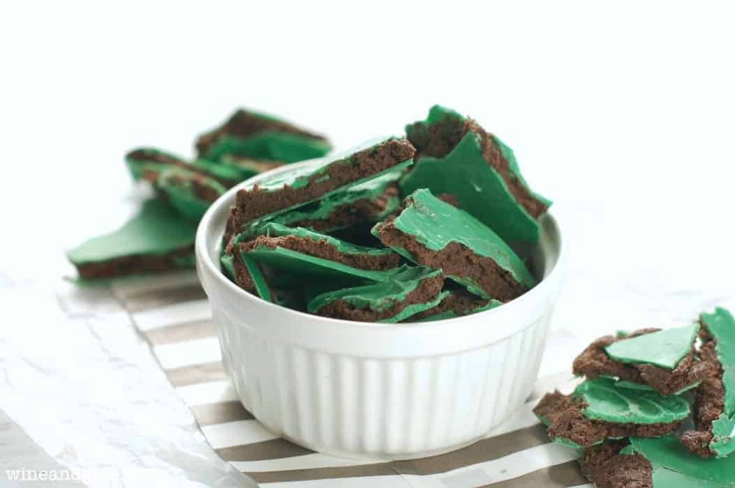 Thin Mint Truffle Bark | www.wineandglue.com | Your favorite Girl Scout Cookie in a delicious and irresistible treat!