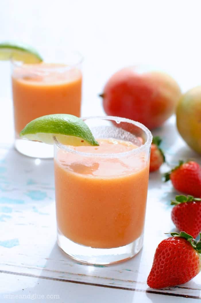 Strawberry Mango Margarita | www.wineandglue.com | A SUPER delicious margarita that's easy to make at home!