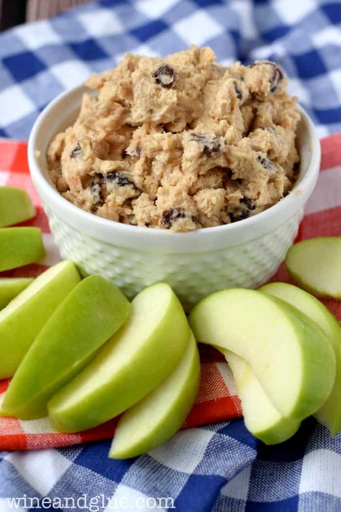 Oatmeal Raisin Cookie Dough Dip | Delicious, simple, easy, and irresistible!