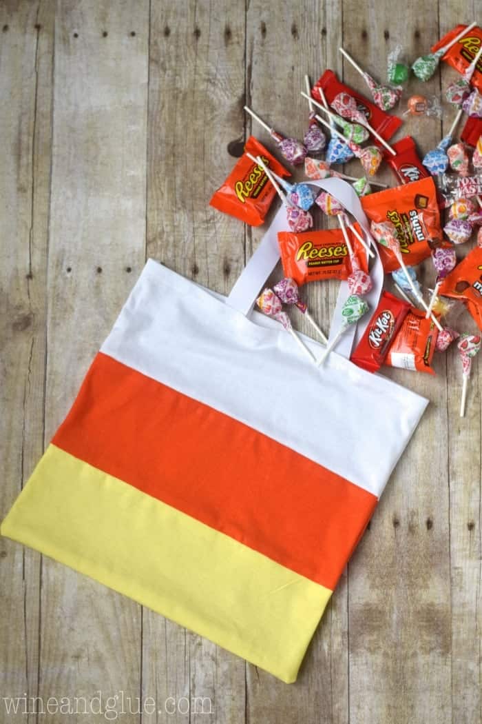 An awesome Dollar Store Candy Corn Treat Bag that is such an easy diy for Halloween that it can be done in under 30 minutes!