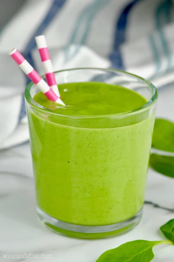 https://simplejoy.com/wp-content/uploads/2014/10/three_ingredient_simple_green_smoothie_recipe_picture.jpg