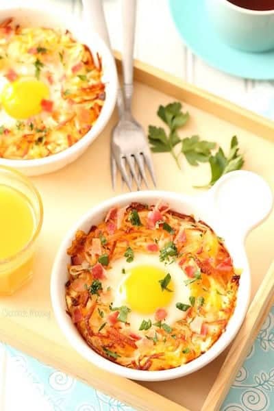 Baked Eggs in Cheesy HashBrown Bowls