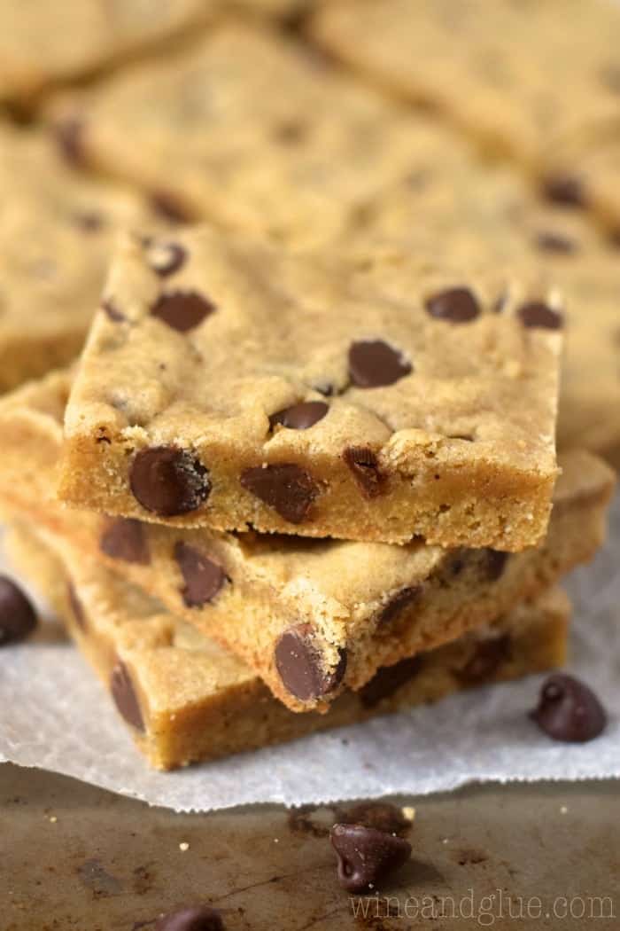 These Brown Butter Chocolate Chip Cookie Bars are insanely good! Like you cut off a slice and then suddenly the whole pan is gone good!