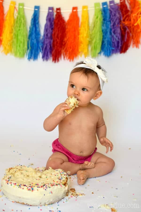 Take those cute pictures of your baby's first birthday and them eating their cake right at home with this DIY Cake Smash Photo Shoot!