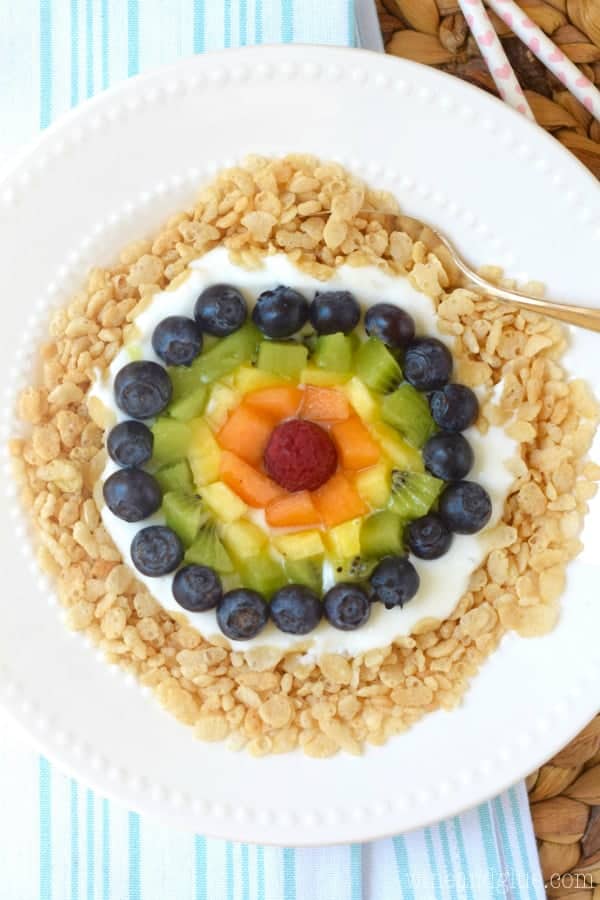 These Rice Krispies ® Rainbow Bowls are so easy that the kiddos can make them themselves, perfect for a snack and super fun for breakfast!