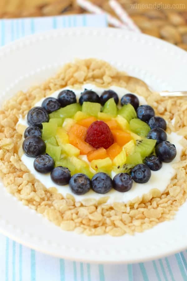 These Rice Krispies ® Rainbow Bowls are so easy that the kiddos can make them themselves, perfect for a snack and super fun for breakfast!