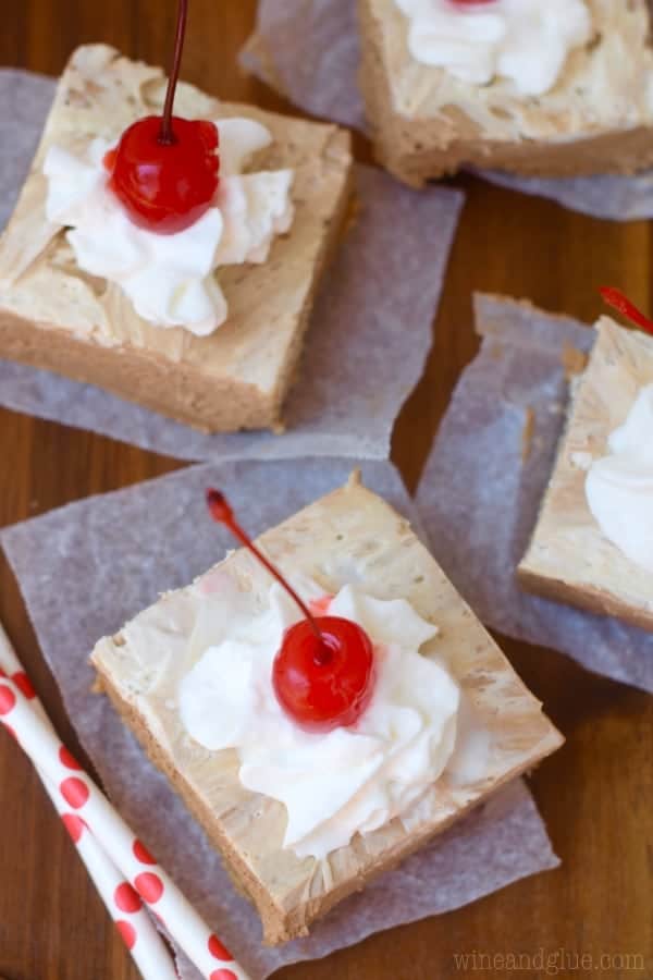 These Root Beer Float No Bake Cheesecake Bars are so easy to throw together, and full of creamy delicious root beer flavor!
