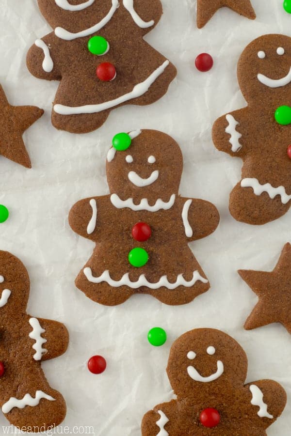 https://www.simplejoy.com/wp-content/uploads/2015/11/gingerbread_men_cookies_.jpg