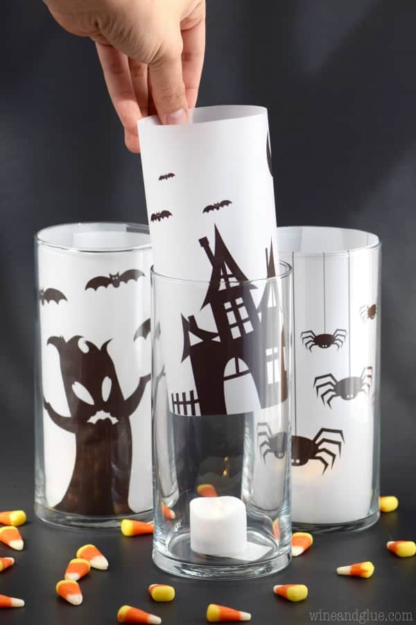 This Easy Halloween Decoration is so super simple to put together! Grab the free prints!