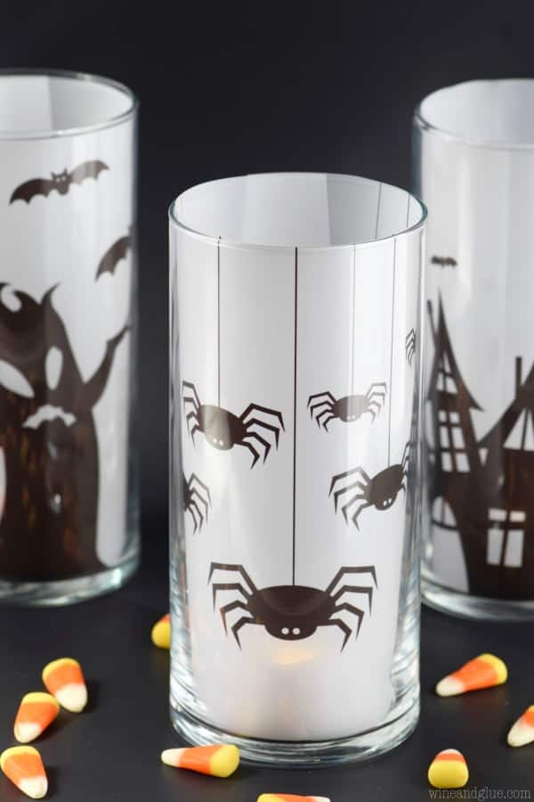 This Easy Halloween Decoration is so super simple to put together! Grab the free prints!