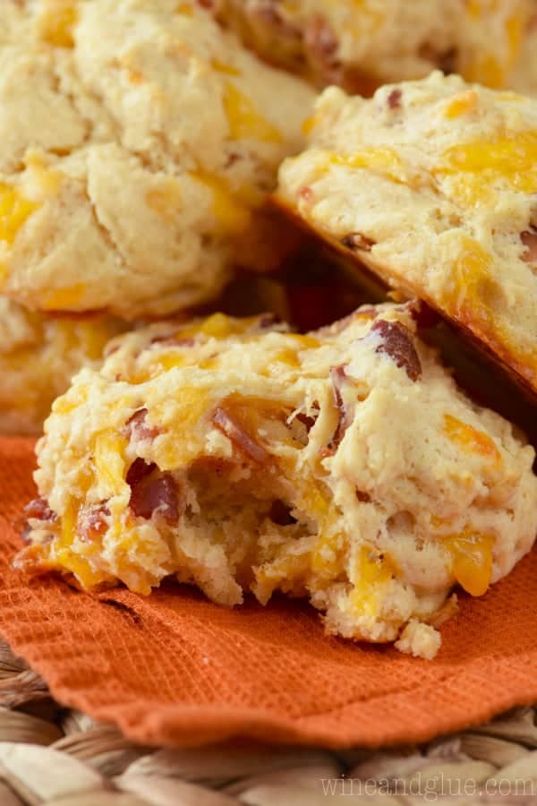 These Easy Bacon Cheddar Biscuits are so easy that you can perfectly throw them together right before serving your meal!