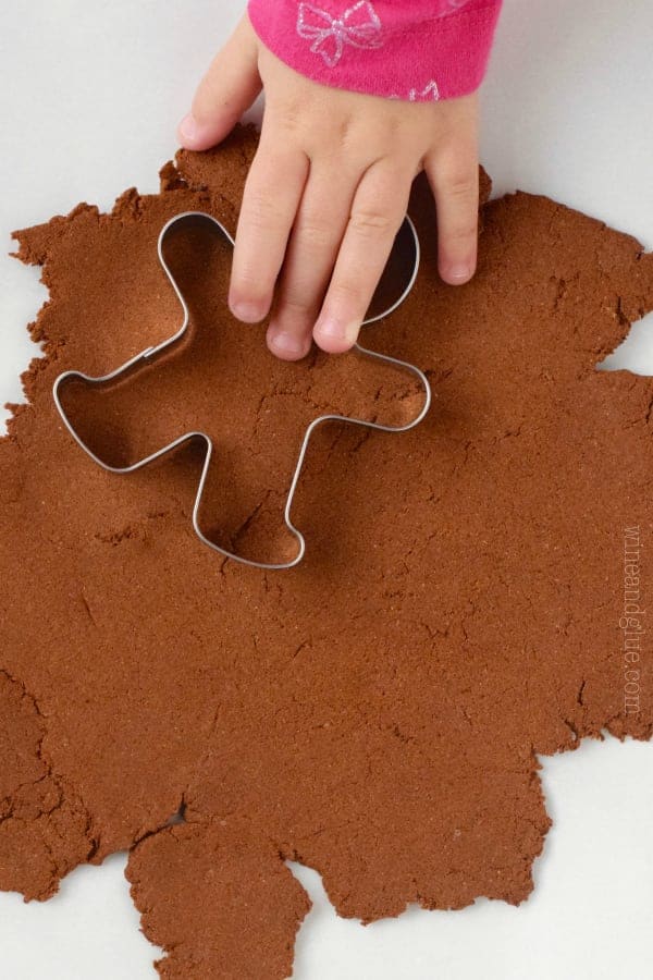 These Gingerbread Man Christmas Ornaments are such a fun easy holiday craft that smell just like gingerbread cookies! Perfect for a fun activity with the kiddos or gifting!