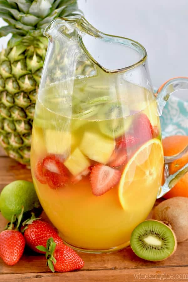 https://simplejoy.com/wp-content/uploads/2018/03/tropical_margarita_sangria_image.jpg