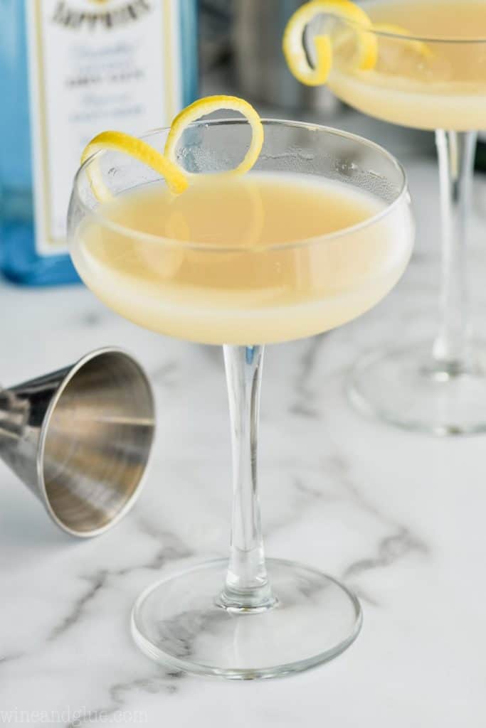 glass of saketini cocktail recipe