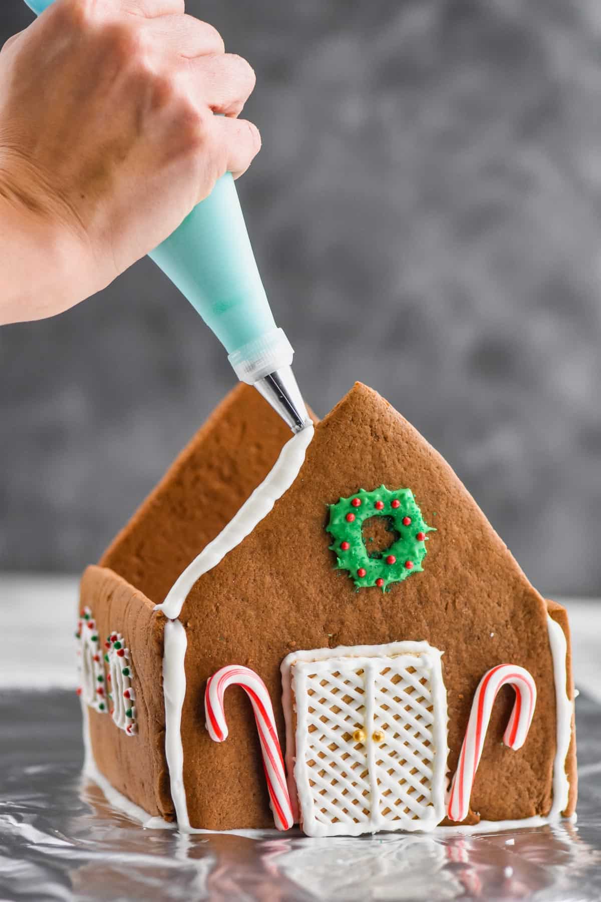Gingerbread House Icing Image 