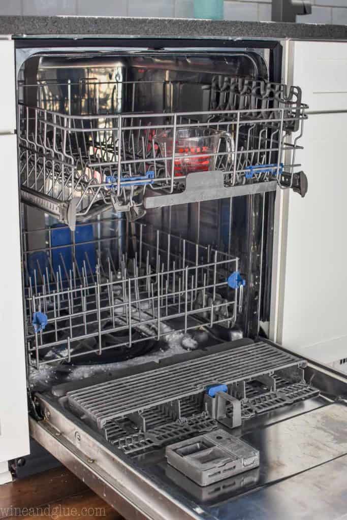 https://simplejoy.com/wp-content/uploads/2019/02/dishwasher_cleaning_tip-683x1024.jpg