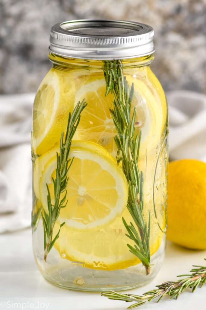 https://www.simplejoy.com/wp-content/uploads/2019/07/lemon-rosemary-infused-water-683x1024.jpg