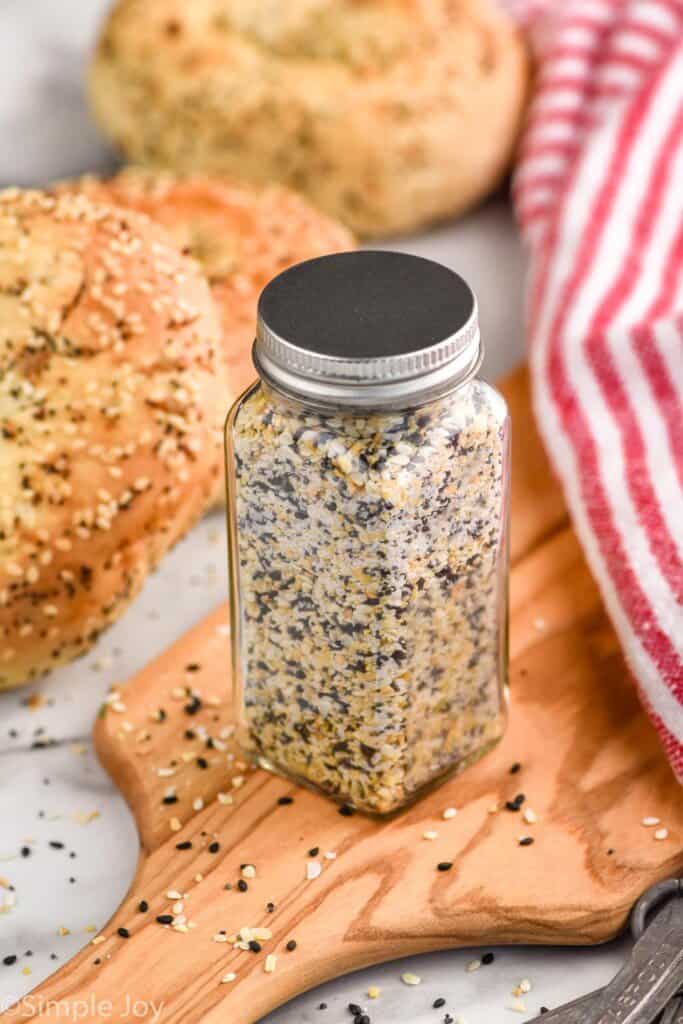 https://www.simplejoy.com/wp-content/uploads/2021/07/trader-joes-everything-but-the-bagel-seasoning-683x1024.jpg