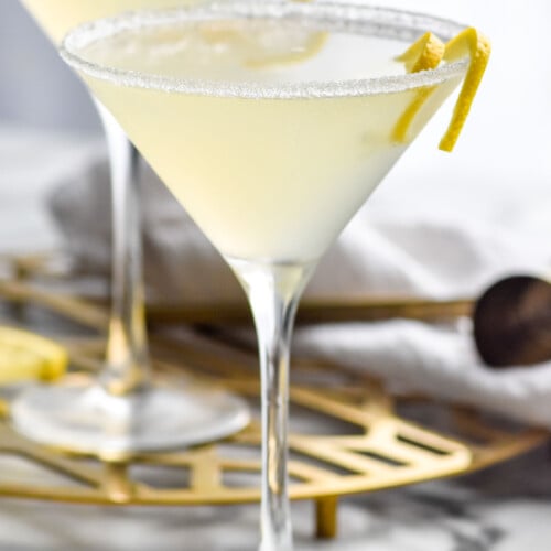 https://www.simplejoy.com/wp-content/uploads/2023/09/lemon-drop-martini-500x500.jpg