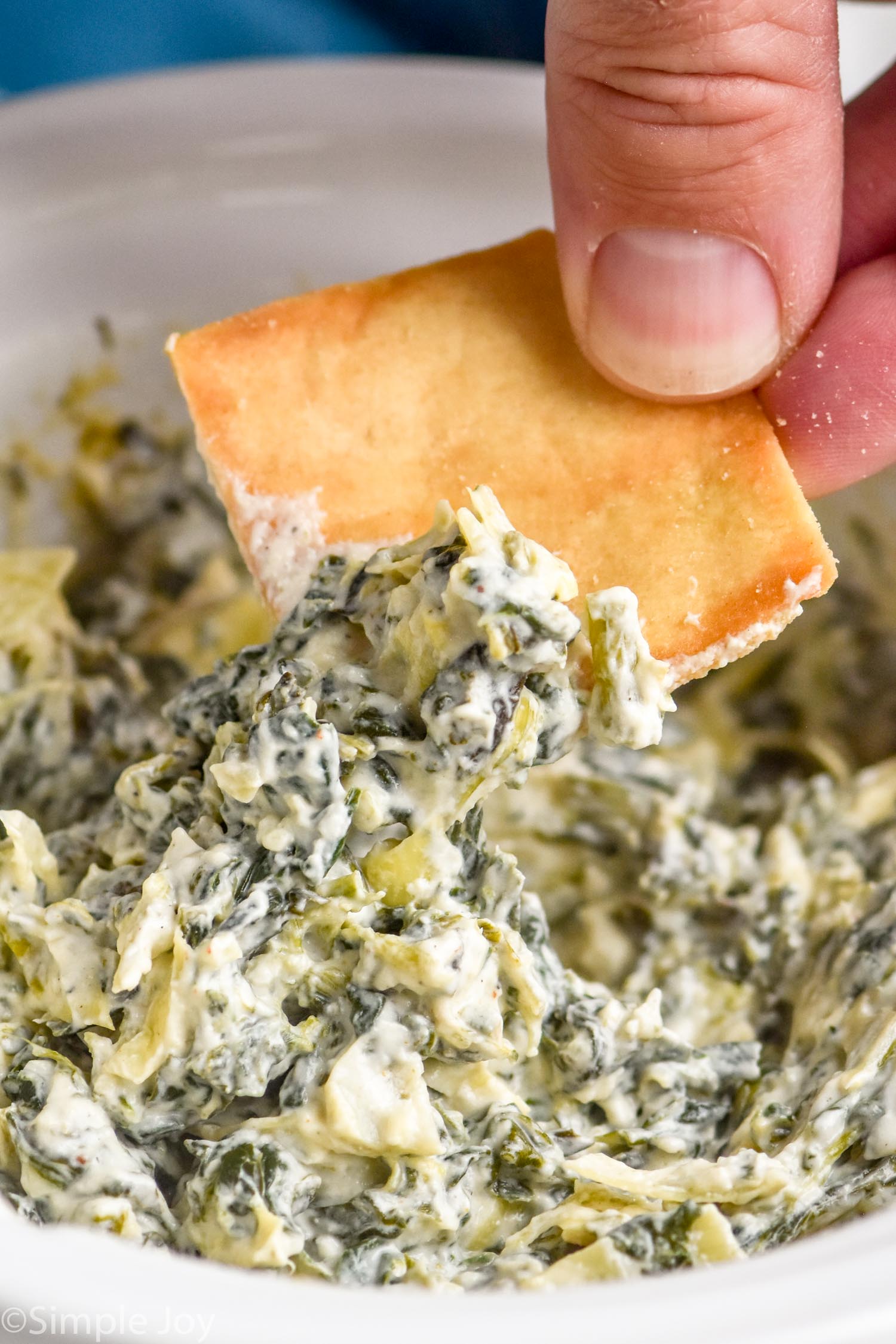Slow Cooker Cheesy Spinach and Artichoke Dip (Quick and Easy)