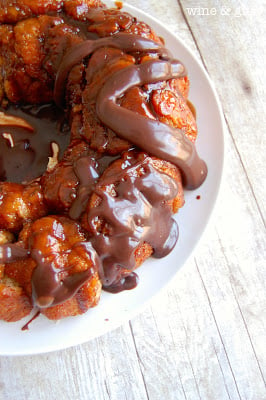 Banana Monkey Bread with Nutella Ganache | www.wineandglue.com | Delicious monkey bread with the taste of banana, smothered with a rich Nutella ganache