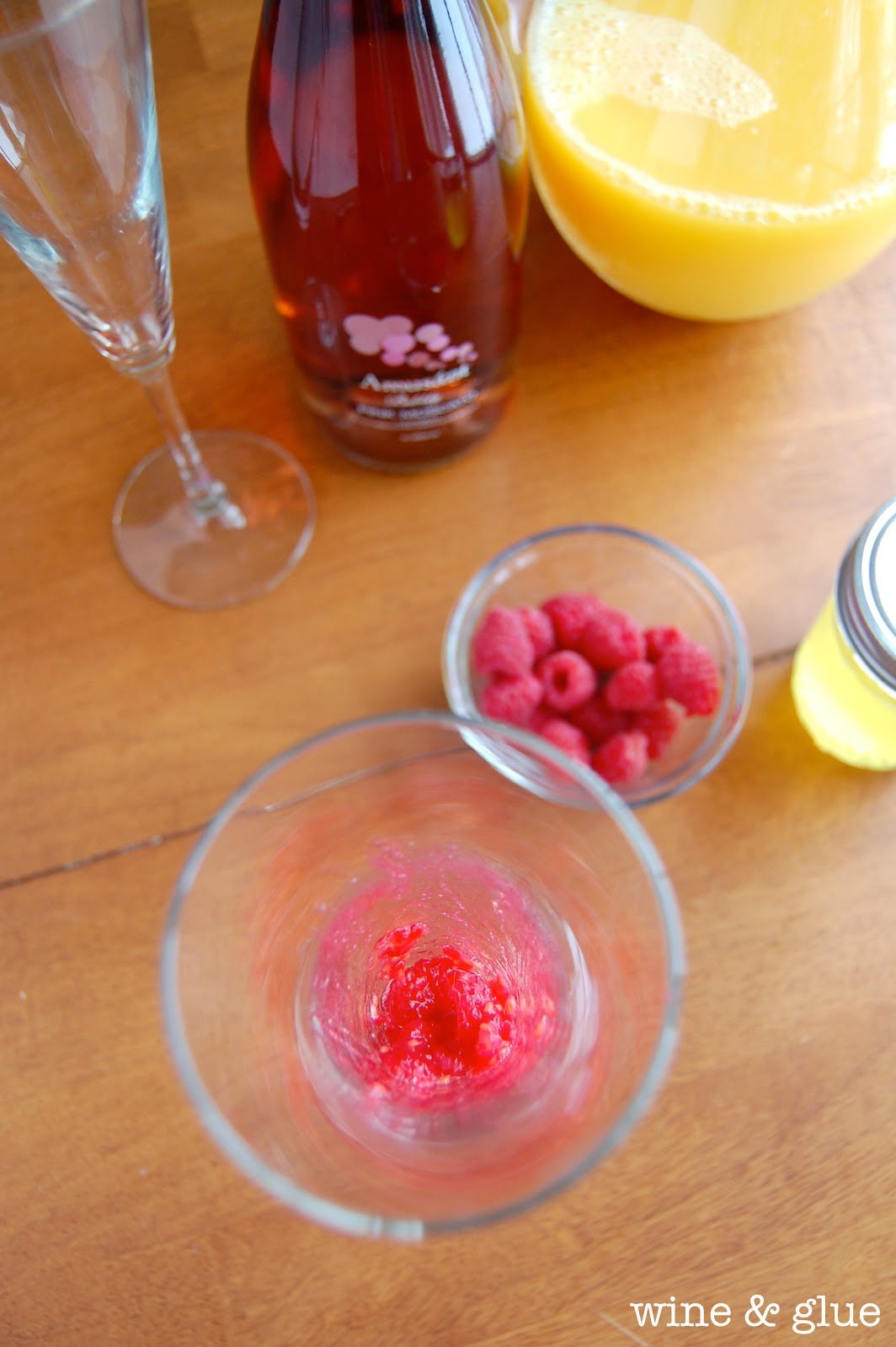 This Sunrise Mimosa cocktail is fruity, beautiful and totally refreshing. Super easy to make and tastes delicious!